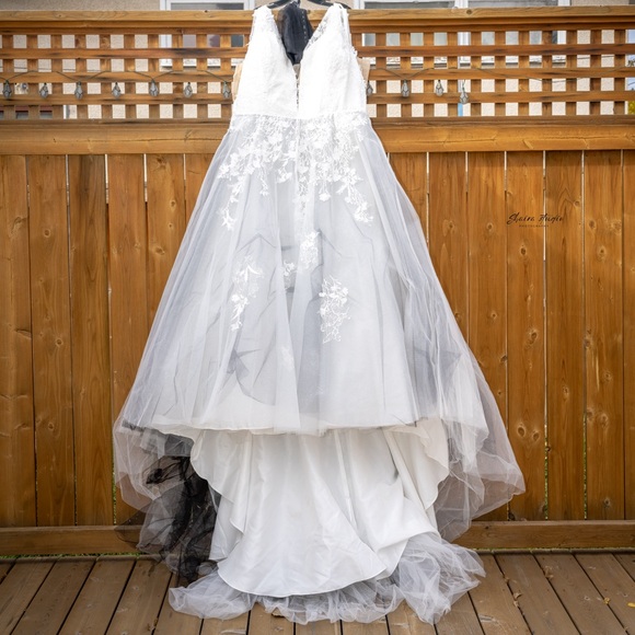 Stunning sparkly wedding dress - Picture 8 of 11